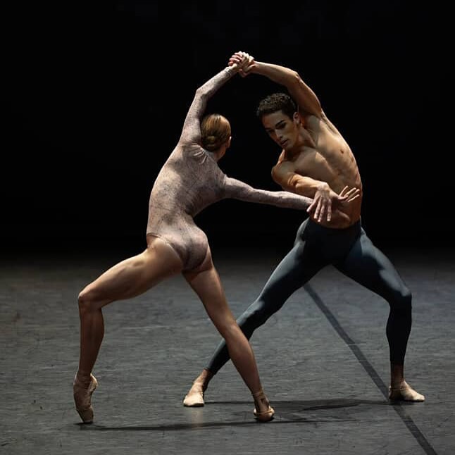Ksenia a David Motta Soares v choreografii G. Williamsona Clay and Diamonds (foto leweilive & Xiaojing Wang)