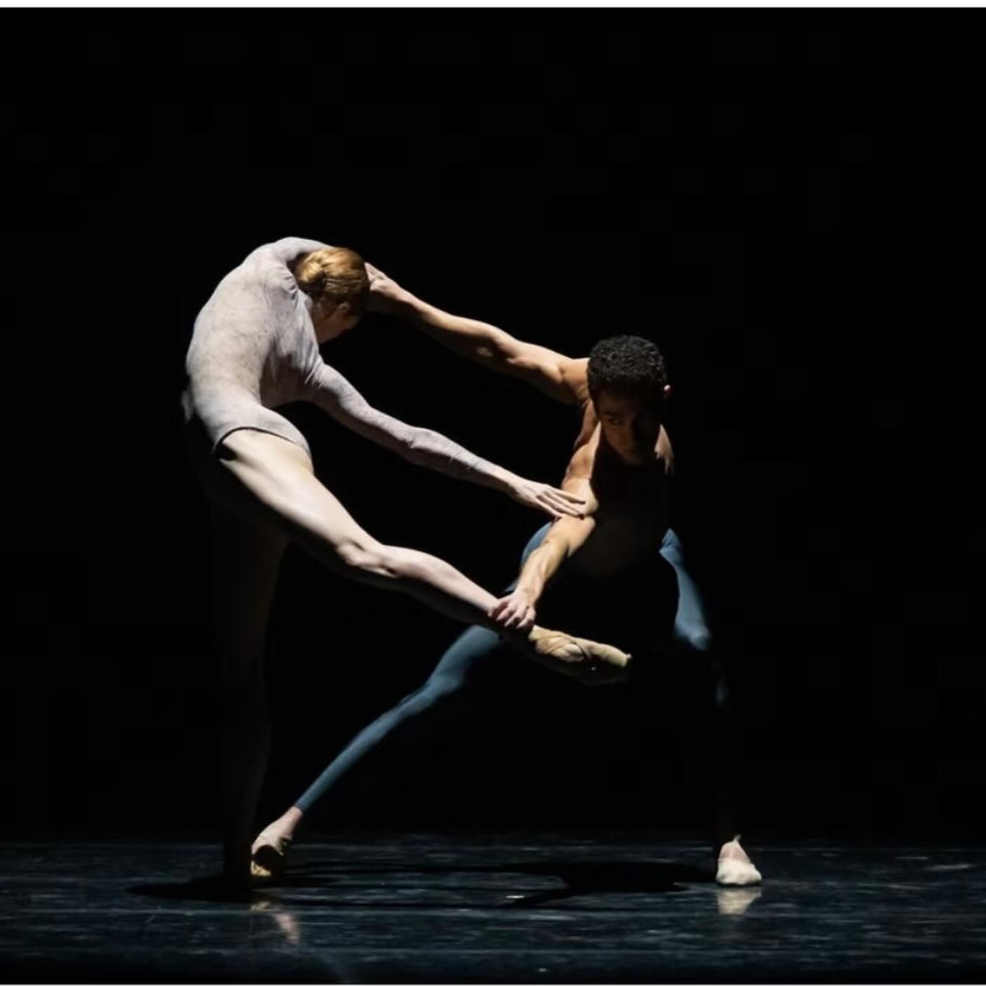 Ksenia a David Motta Soares v choreografii G. Williamsona Clay and Diamonds (foto leweilive & Xiaojing Wang)