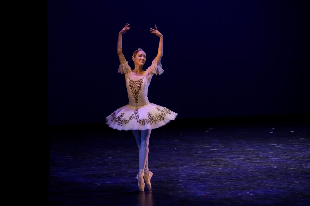 V pas de deux z baletu Korzár na Bubeníček International Ballet Gala 2025 (foto Serghei Gherciu)
